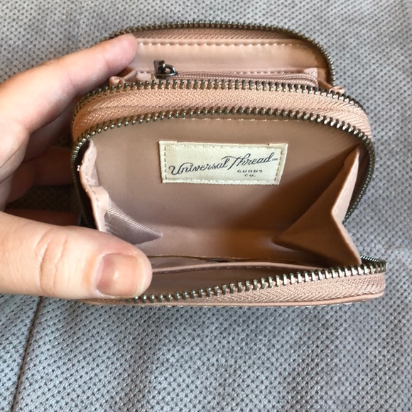 Soft Pink Universal Thread Wallet - Picture 5 of 8